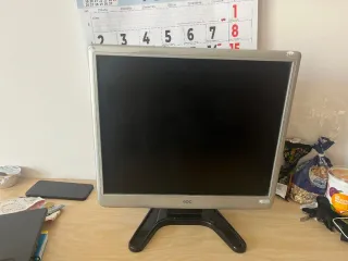 2 Monitores BenQ y AOC Plata