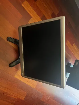 2 Monitores BenQ y AOC Plata