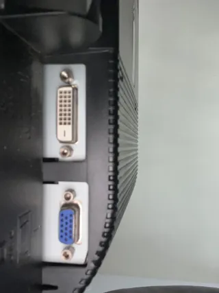 2 Monitores BenQ y AOC Plata