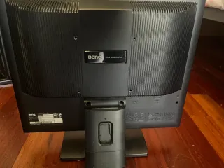 2 Monitores BenQ y AOC Plata