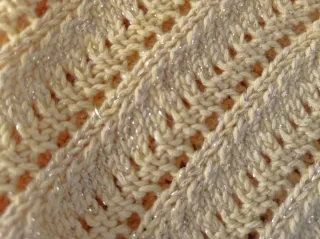 Top asimétrico Stradivarius amarillo