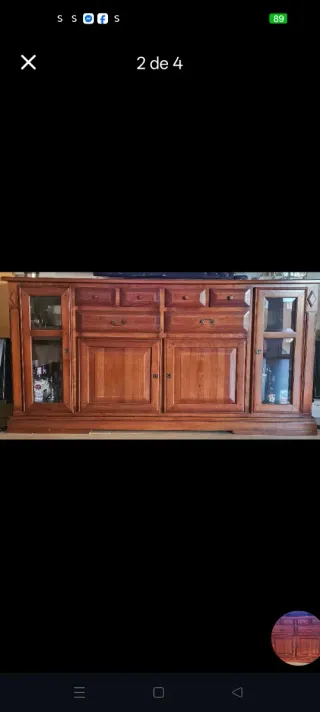Aparador de madera con puertas de cristal