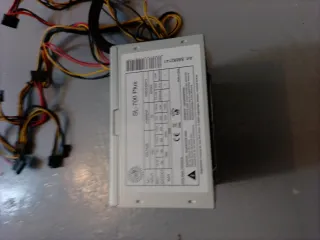 Fuente de Alimentación 700W