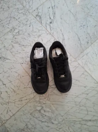 Nike Air Force 1 Negras Talla 38