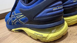Zapatillas Asics running azul y amarillo