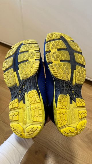 Zapatillas Asics running azul y amarillo
