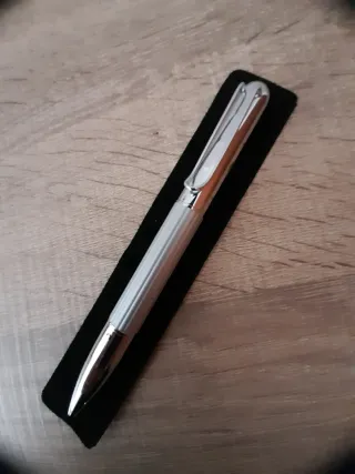 Bolígrafo plateado con clip con logo UGT