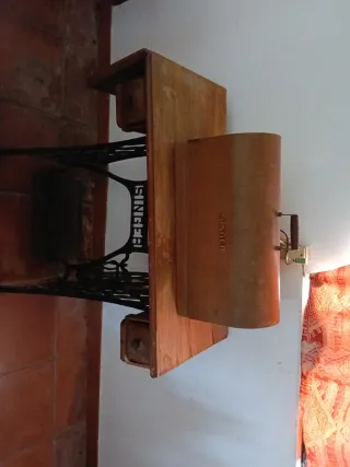 Máquina de coser Singer con mueble. Negociable
