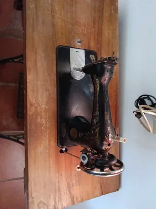 Máquina de coser Singer con mueble. Negociable