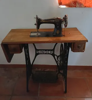 Máquina de coser Singer con mueble. Negociable