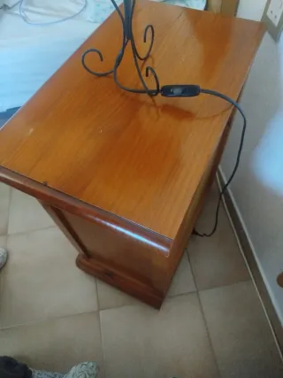 Mesilla de noche de madera maciza