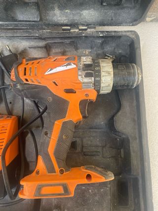 Taladro Percutor AEG 18V con Cargador y Maletín