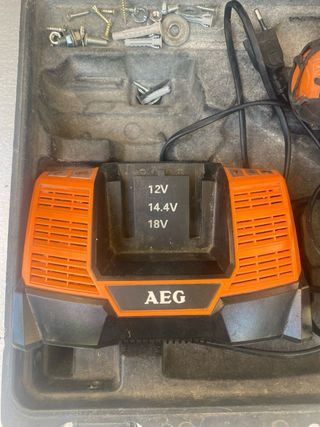Taladro Percutor AEG 18V con Cargador y Maletín