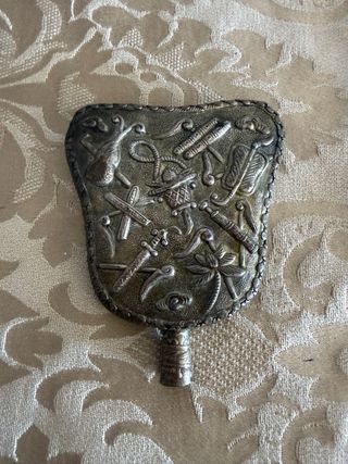 Espejo antiguo relieve metal (sin mango)