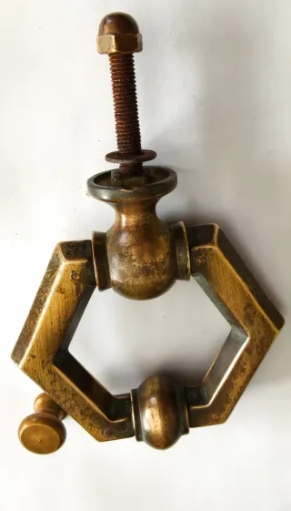 Aldaba/Llamador de puerta de bronce