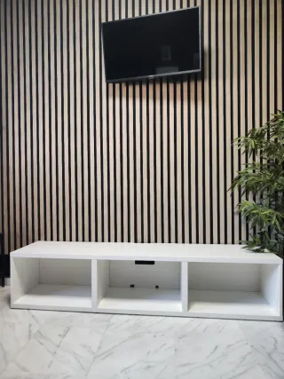 Mueble TV blanco madera