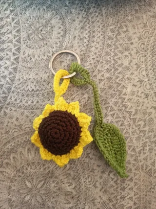 Llavero girasol tejido a mano
