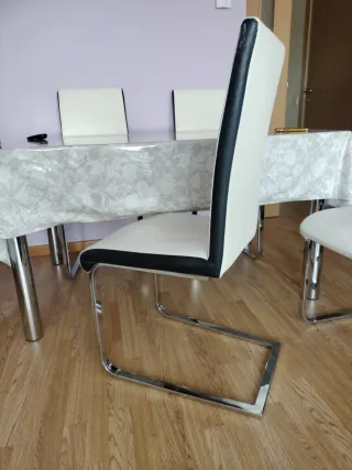 Sillas modernas cuero blanco y negro