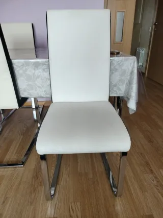 Sillas modernas cuero blanco y negro