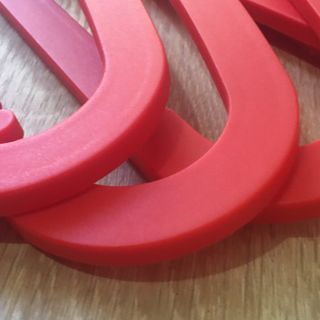 Lote 10 perchas de plástico rojas IKEA Hemlis