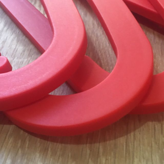 Lote 10 perchas de plástico rojas IKEA Hemlis