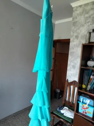 Vestido fiesta azul con volantes