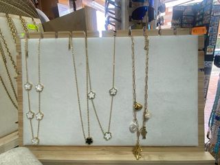 Lote bisutería variada oro y multicolor