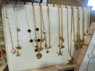 Lote bisutería variada oro y multicolor