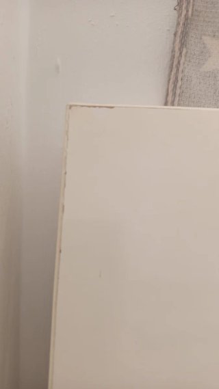 Mesa de salón blanca de madera