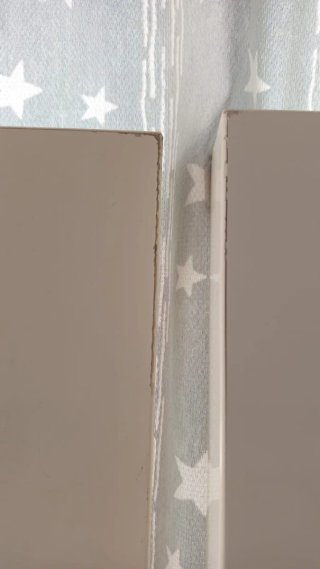 Mesa de salón blanca de madera