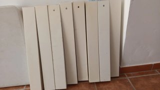 Mesa de salón blanca de madera