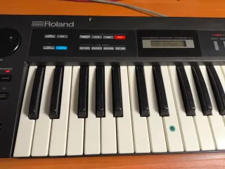 Roland Alpha Juno-1 (JU-1) Sintetizador