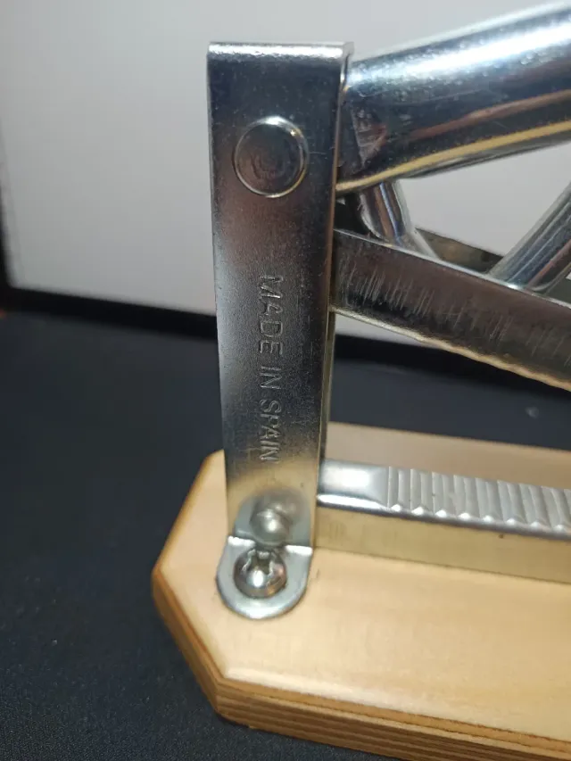 Cascador frutos secos cocodrilo