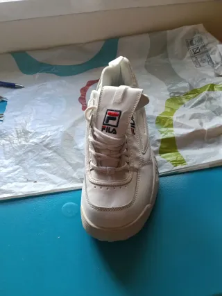 Deportivos Fila Blancos Talla 39