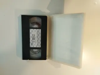 La Mujer y el Monstruo VHS