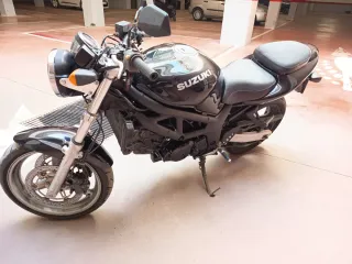 Suzuki SV 650 Naked Negra