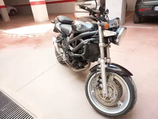 Suzuki SV 650 Naked Negra