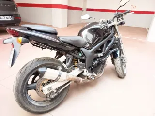 Suzuki SV 650 Naked Negra