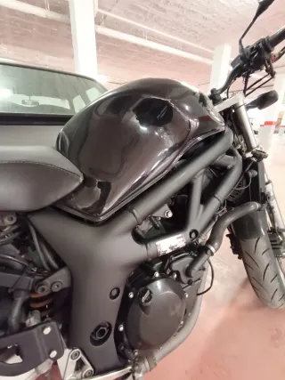 Suzuki SV 650 Naked Negra