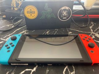 Nintendo Switch, controller nero, FIFA 23, scheda 128 GB