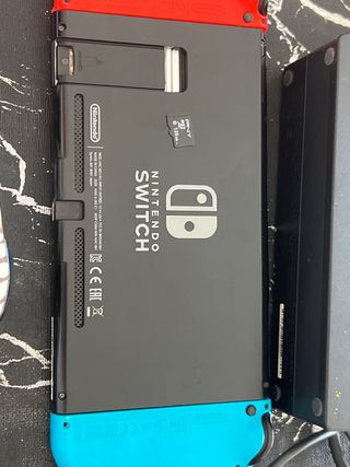 Nintendo Switch, controller nero, FIFA 23, scheda 128 GB