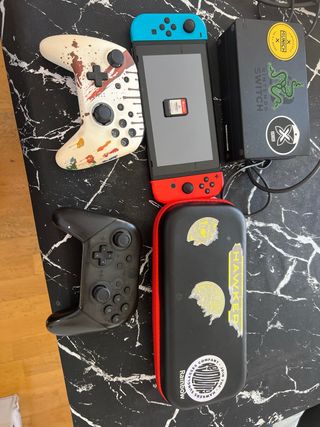 Nintendo Switch, controller nero, FIFA 23, scheda 128 GB