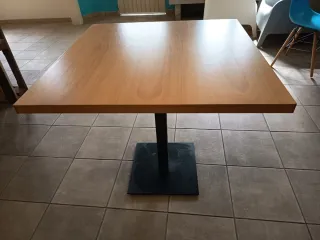 Mesa cuadrada hostelería madera y metal