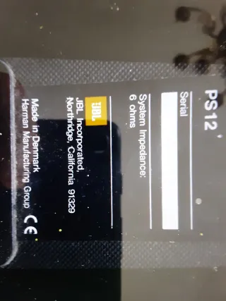 Altavoces JBL y Amplificador Onkyo Negros