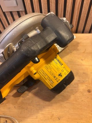 Sierra Circular Dewalt DCS391 18V