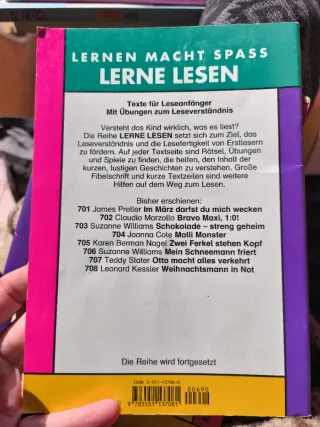 Zwei Ferkel stehen Kopf