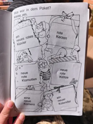 Zwei Ferkel stehen Kopf