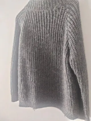 Jersey gris con cremallera