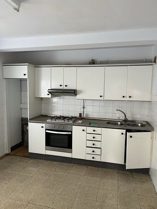 Cocina modular blanca y gris