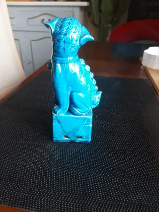 Leone cinese blu in ceramica